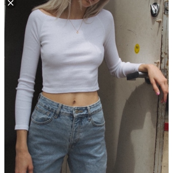 Brandy Melville Tops - Brandy Melville white half sleeve top